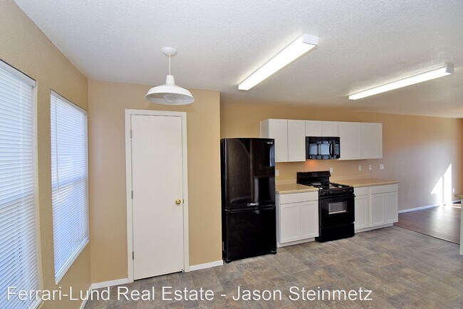 Foto del edificio - 4 br, 3 bath House - 9566 Canyon Meadows Dr.