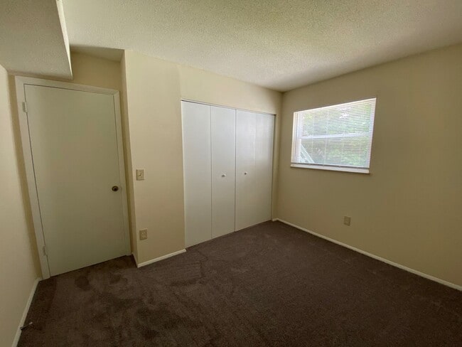 Building Photo - 2507 Camellia Dr