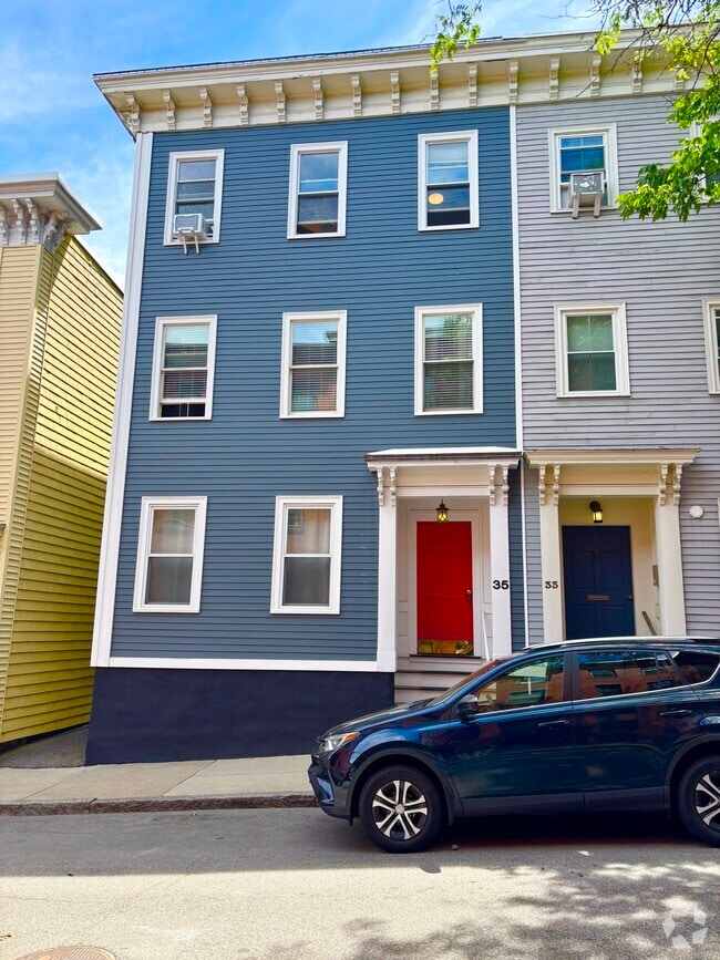 Building Photo - 35 Mystic St