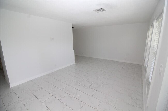 Foto del edificio - 160 SW 127th Ave