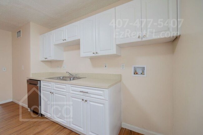 Building Photo - 610 6th St
