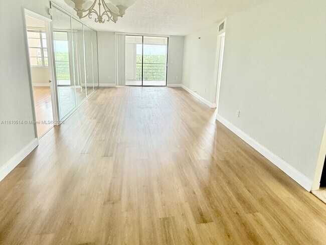 Building Photo - 1300 St Charles Pl
