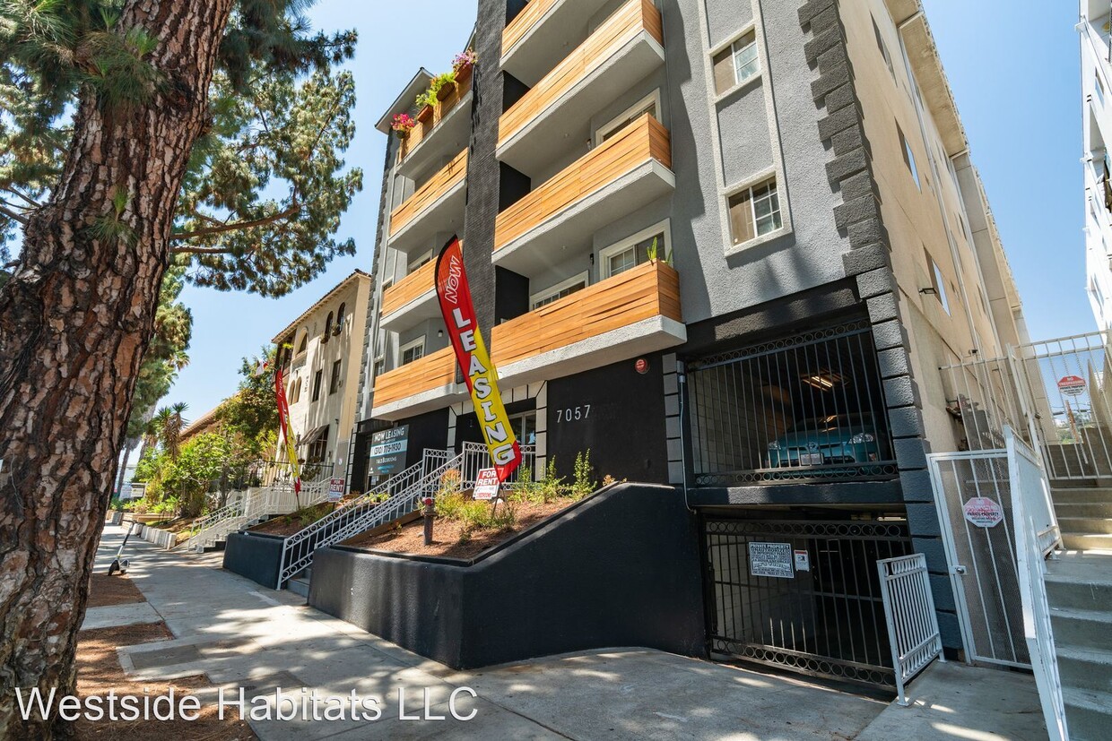 7057 Lanewood- fully renovated unit in Hol... Photo