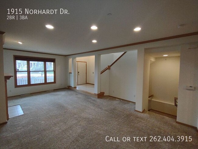 Building Photo - 2 bedroom 2 Full bath and 2 Half Bath Spac...