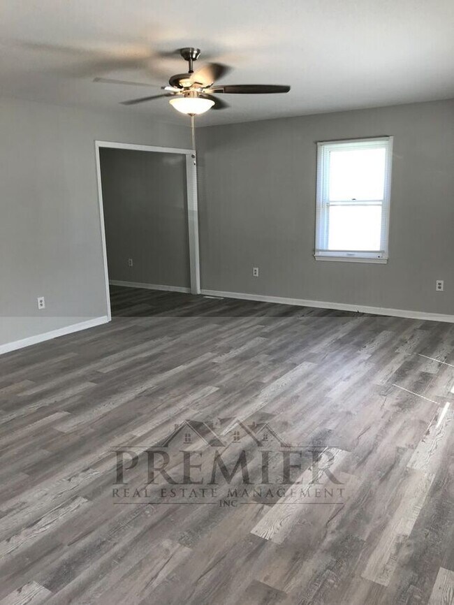 Building Photo - 2 bd/2 ba Home Warrensburg - Rent $1295 Wa...