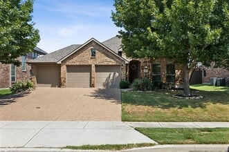 Building Photo - 910 Fox Ridge Trail