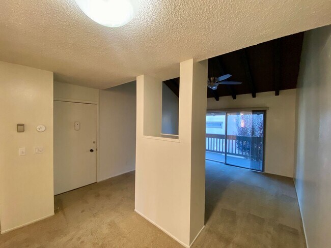 Building Photo - Nice Upper Unit in the Desired Station West!