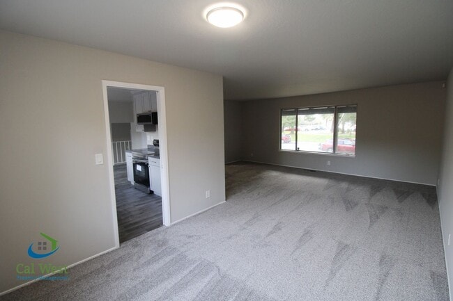 Building Photo - $4595 - Large spacious updated 4 Bed/2.5 B...