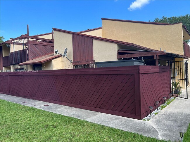 Foto del edificio - 6631 SW 137th Ct