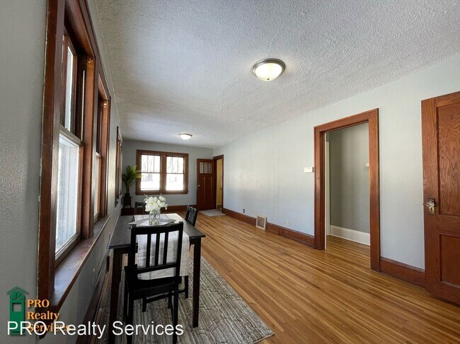 Building Photo - 3 br, 1 bath House - 807 Pedersen St