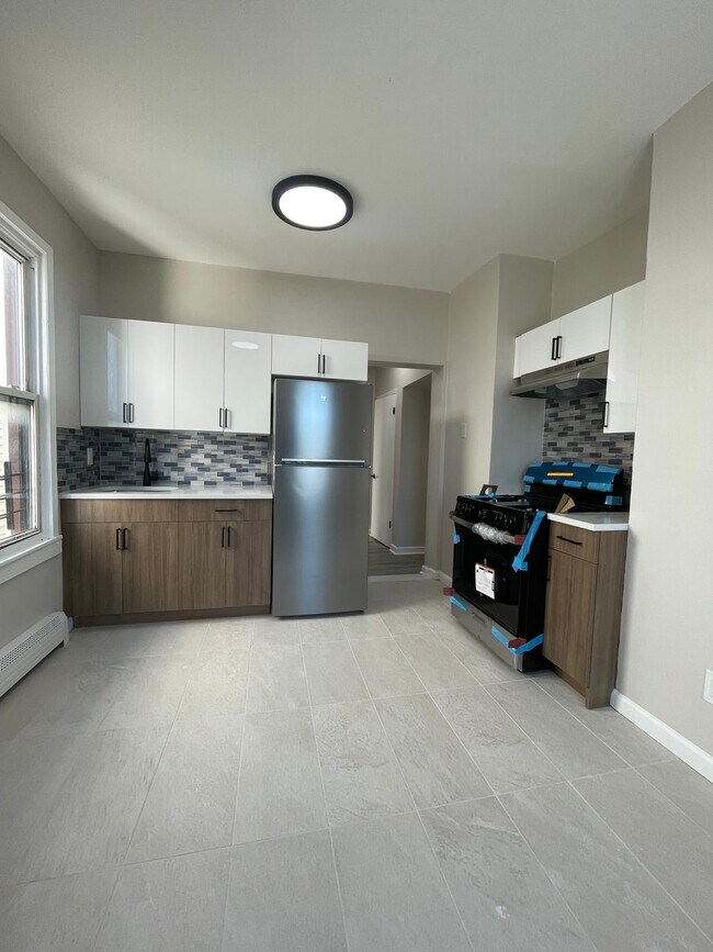 137 Wilkinson Ave 3R - 128 Wilkinson Ave