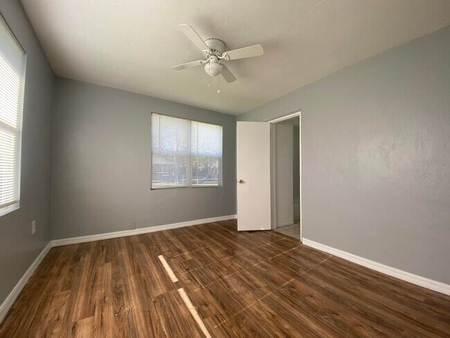 Building Photo - Cute 2/2 in Holly Hill