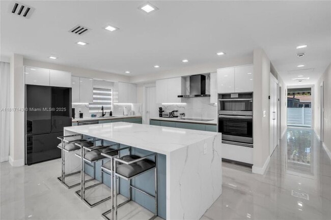 Building Photo - 3 bedroom in Hollywood FL 33019