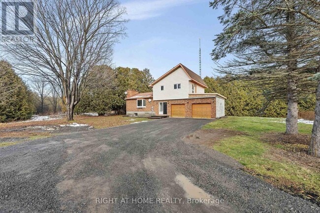 Photo du bâtiment - 1864 Manotick Station Rd