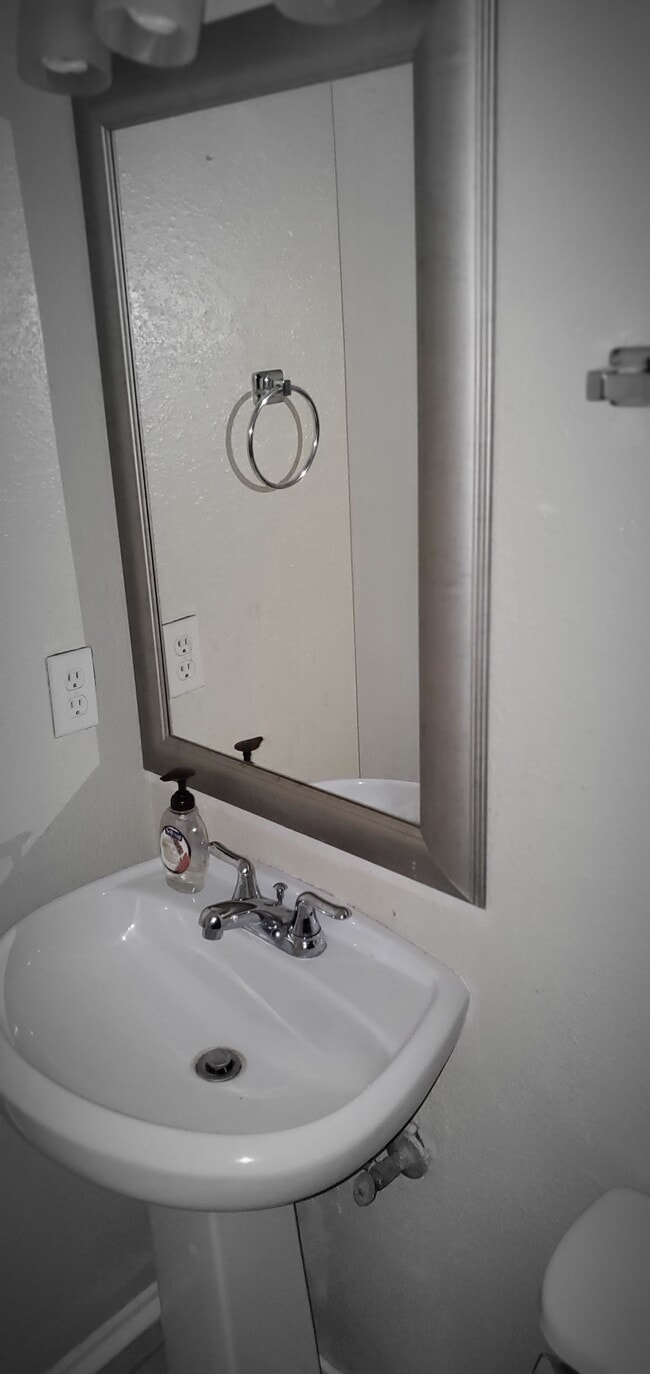 Building Photo - 10811 Richmond Ave