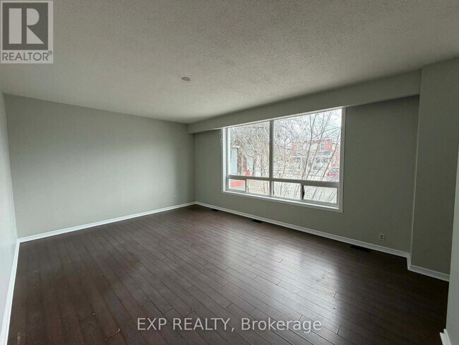 Photo du bâtiment - 1504 Stittsville Main St