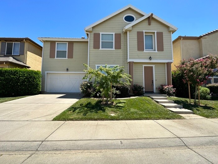 Primary Photo - Beautiful 4 Bedroom, 2.5 Bathroom House in...