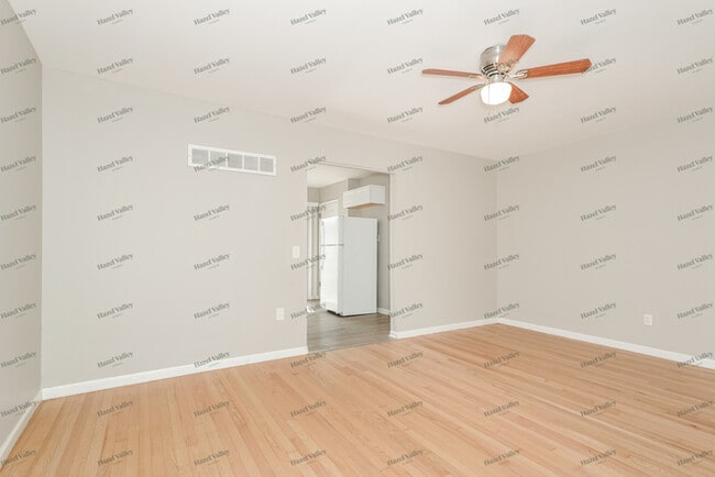 Building Photo - 1500 Night Dr