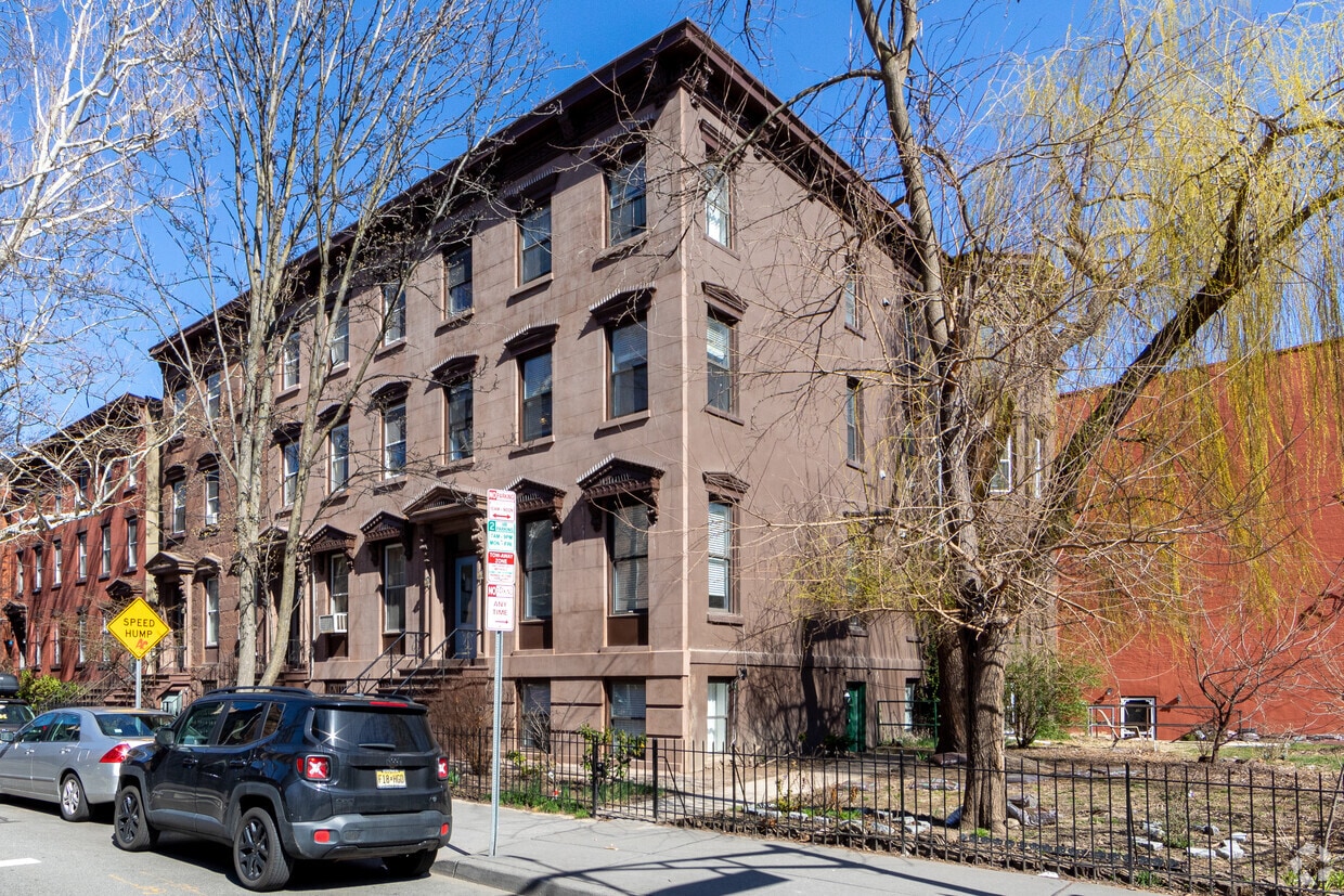278282 Barrow St, Jersey City, NJ 07302 Apartments in Jersey City
