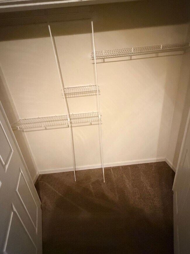 Building Photo - Autumn Chase