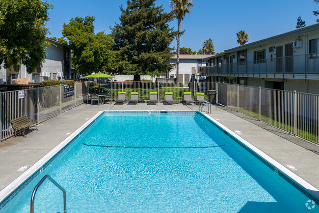 Piscina - Autumn Oaks Apartments