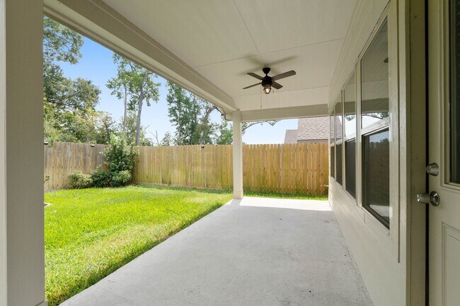 Foto del edificio - 914 Golden Willow Ln