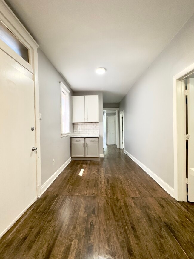 Building Photo - 1251 W Rosemont Ave