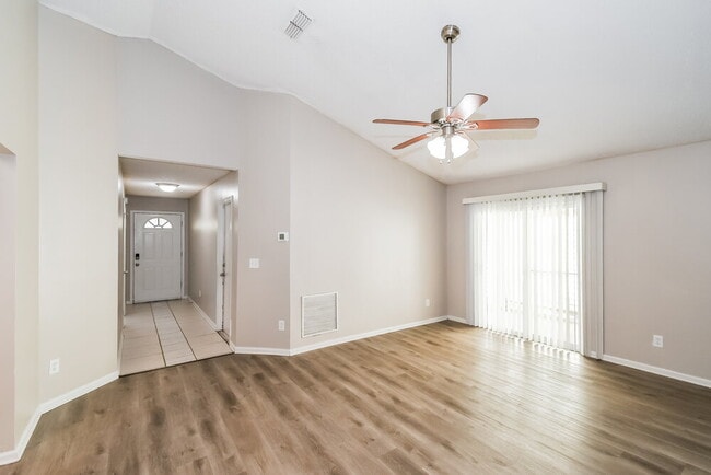 Building Photo - 1841 Quebec Ct