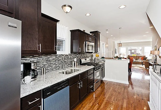 Foto del edificio - 536 E 88th Pl