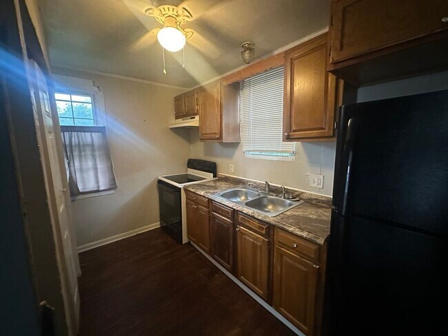 Photo - 1435 Abbott St NW House