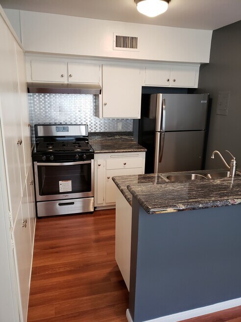 Cocina - 144 S Catalina St