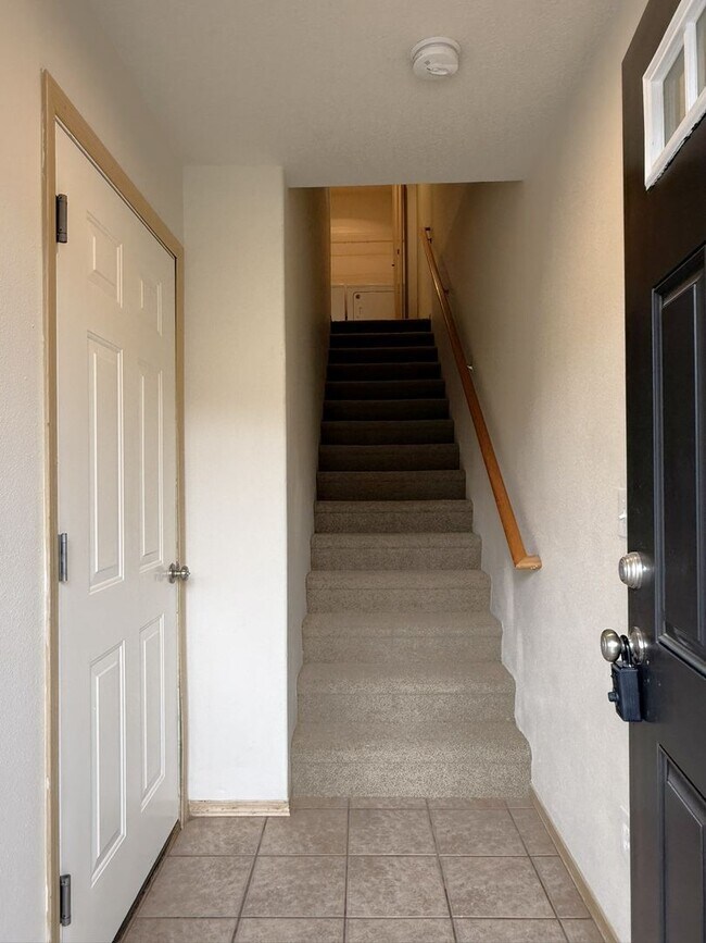 Building Photo - 4466 NE Nicholson Loop