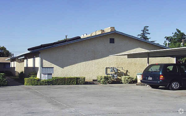 Building Photo - 645-649 South Ave