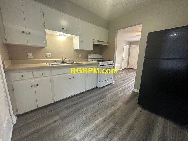 Building Photo - 2 BD, 1 BA, Duplex in Jacksonville