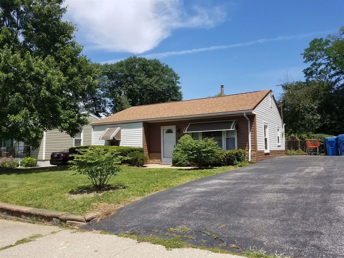 2 br, 1 bath House 9519 Theodosia Ave House Rental in Overland, MO