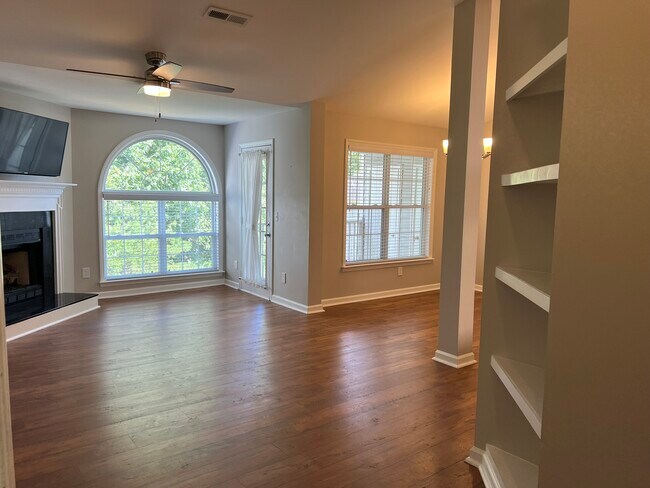 Foto del edificio - 3630 3B-3643 Morris Farm Dr