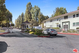 Building Photo - 5830 Bowcroft St