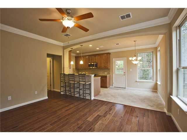 Building Photo - 807 E 47th St