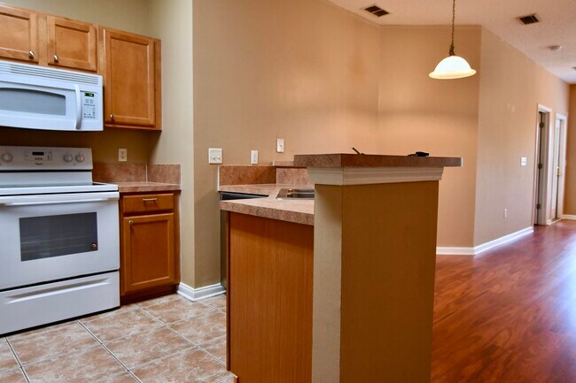 Building Photo - 9782 Summer Grove Way W