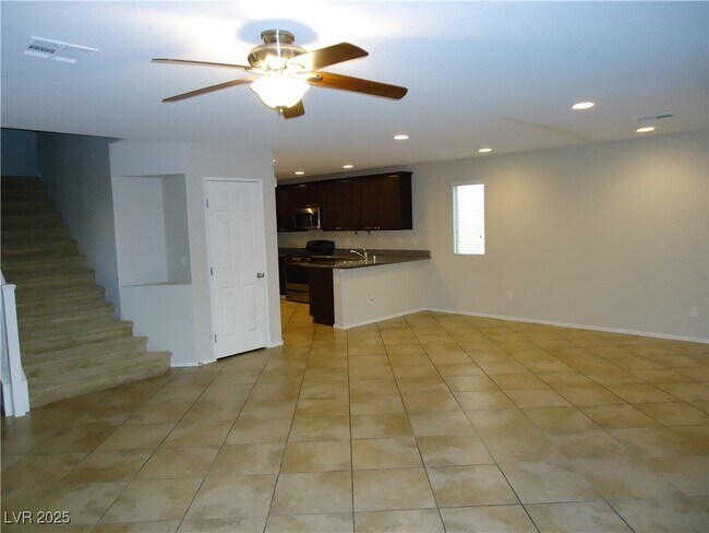 Foto del edificio - 8954 Fox Season Ave