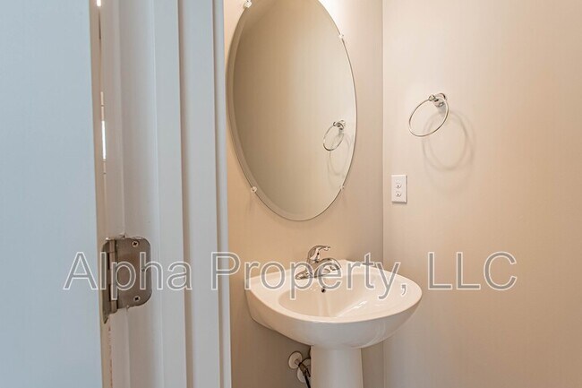 Foto del edificio - 370 Hague Dr