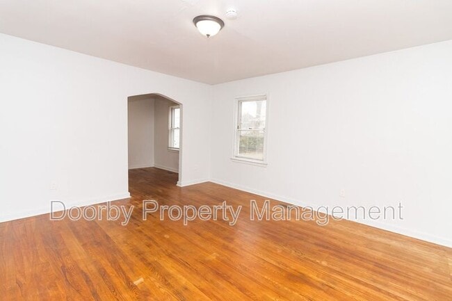 Building Photo - 4913 Carolyn Ln