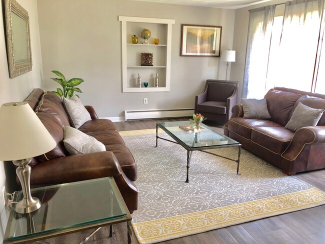 Sala de estar - 1380 Sand Hill Rd
