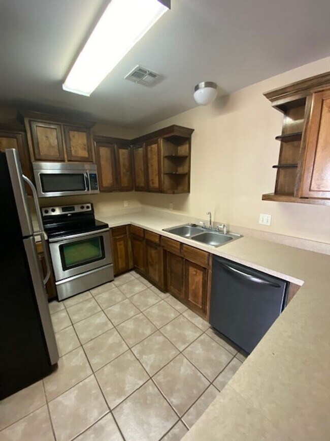 Foto del edificio - Spacious Duplex in Farmington!