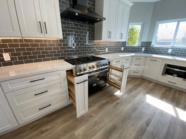 Foto del edificio - 2927 E Solar Ave