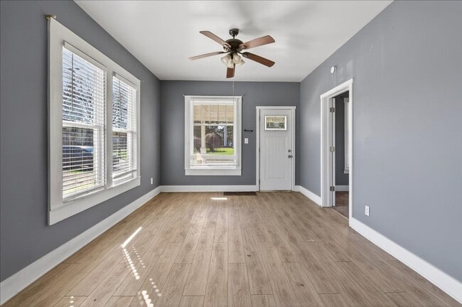 Building Photo - 108 W Broad St