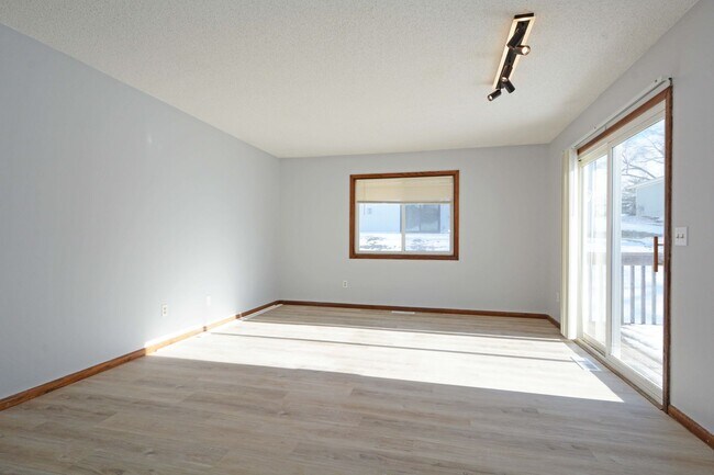 Foto del edificio - 7315-7315 Bagpipe Blvd