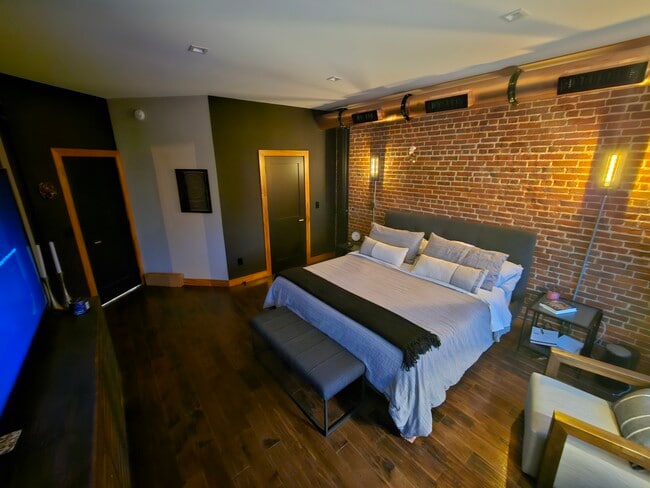 Building Photo - 98 Genesee St