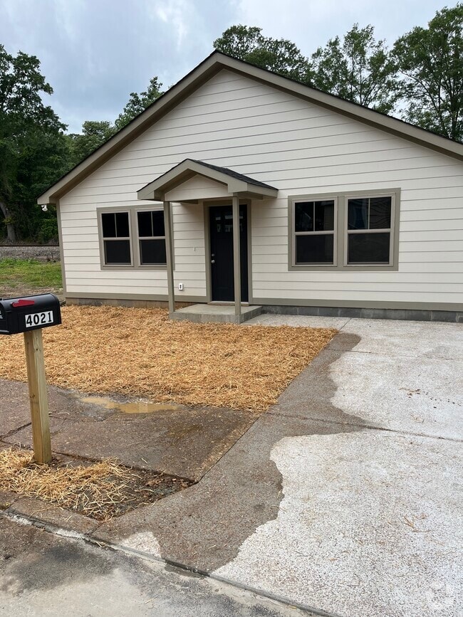 Building Photo - 4021 Chandler Ave