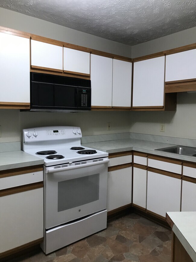Building Photo - 3375 Galleria Dr